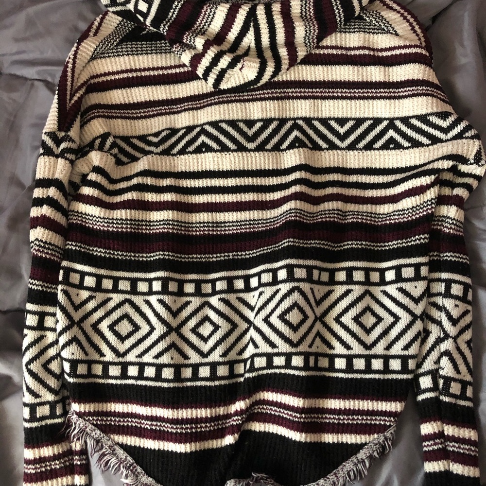 sweater - Picture 9 of 9